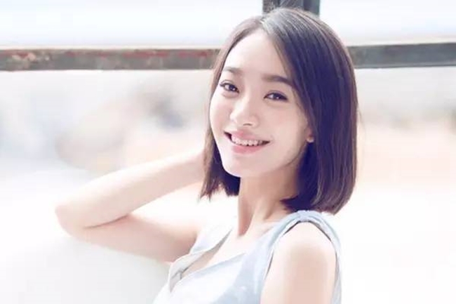 Diễn viên Bạch Tuyết đảm nhận vai Mộc Kiếm Bình. Người đẹp sinh năm 1992 tham gia nhiều bộ phim như &#34;Kim Lăng thập tam hoa&#34;, &#34;Tru Tiên Thanh vân chí&#34;, &#34;Phong thần chi thiên khải&#34;.