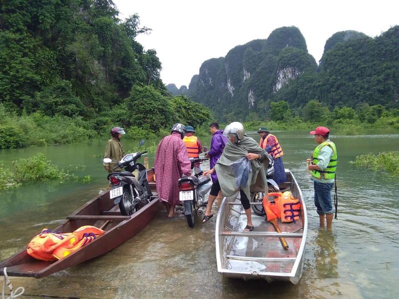 Nhiều nơi tại Quảng Bình đang ngập sâu. Ảnh: T.LINH