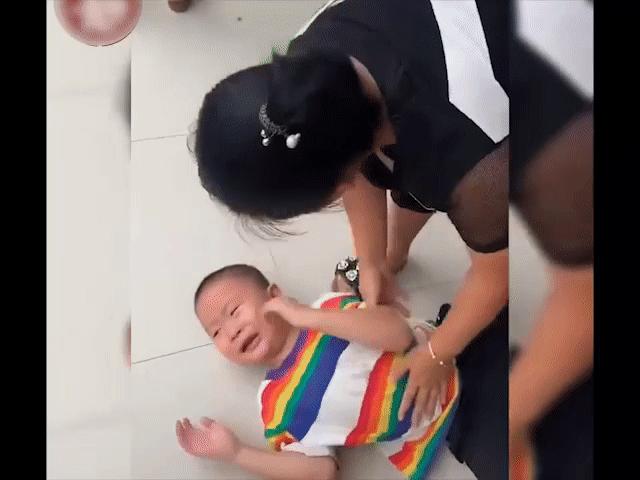 Video Clip Cười - Hình ảnh ngày đầu tiên đi học của lũ "tiểu quỷ"