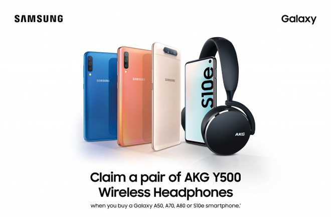 Khách hàng sẽ được tặng miễn phí tai nghe không dây AKG Y500 khi mua một số mẫu smartphone của Samsung.