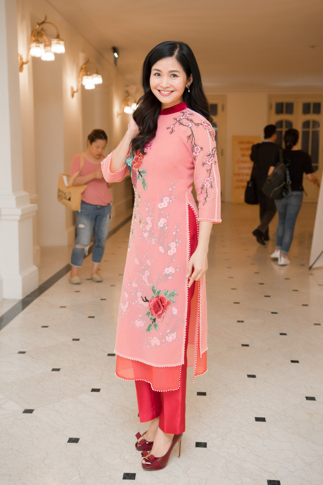 NSƯT Đặng Châu Anh chia sẻ cô đã từng "trượt oạch" ở đợt Phong tặng NSƯT trước đó nên cô chỉ muốn nỗ lực cống hiến cho nghệ thuật, làm việc vì đam mê chứ không yêu cầu danh hiệu.