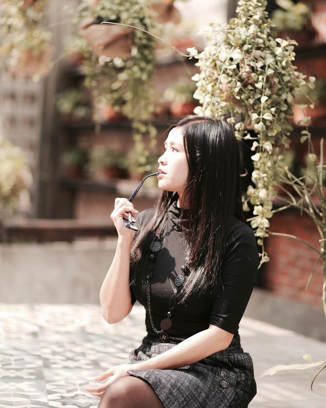 Thay vào đó, nữ nghệ sĩ thường chia sẻ những bức ảnh cô đi khám phá đó đây hoặc ảnh công việc của mình.