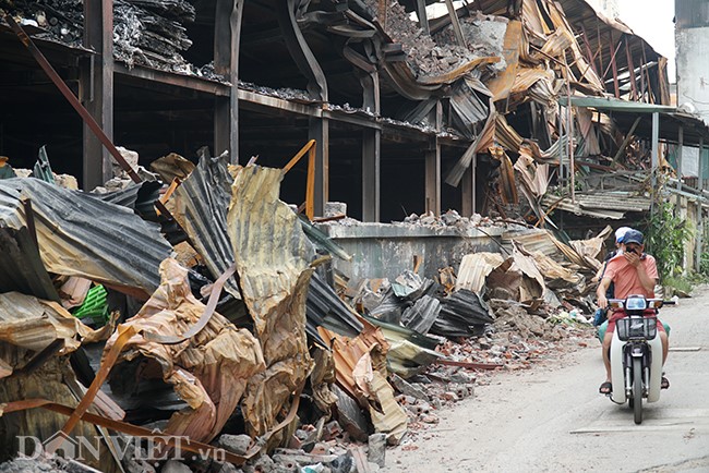 Một góc nhà kho của Công ty Rạng Đông sau vụ cháy