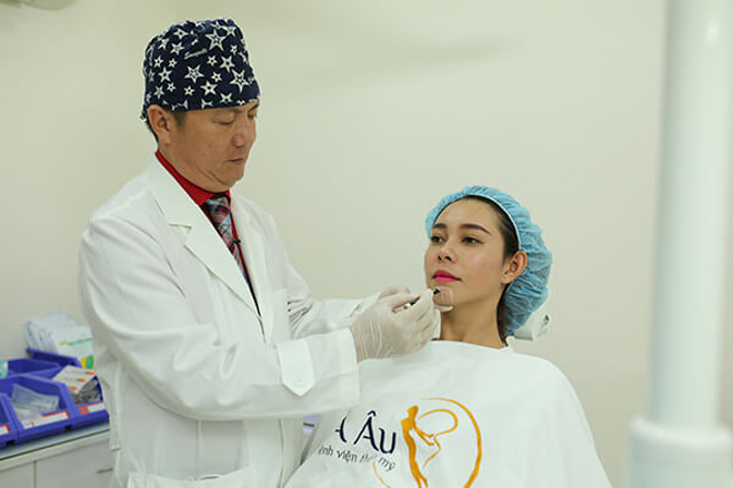Tạo hình gương mặt V-line bằng Filler và tinh chất thư giãn cơ