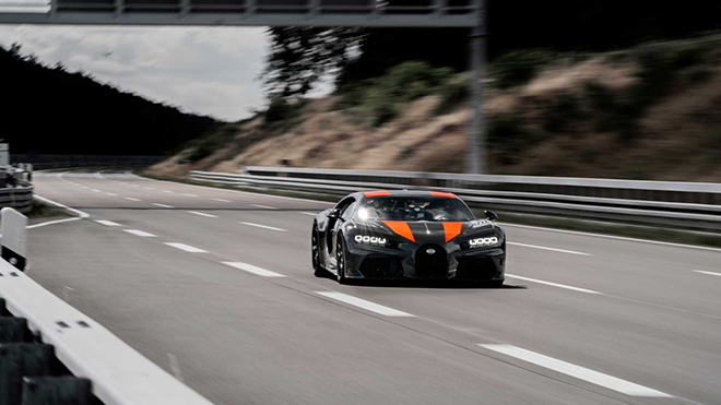 Bugatti Chiron đạt tốc độ gần 500 km/h trên đường thực tế - 6