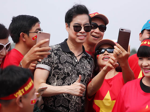 Sao Việt - Ngọc Sơn bất ngờ chơi lớn để cổ vũ trận Việt Nam – Thái Lan vòng loại World Cup