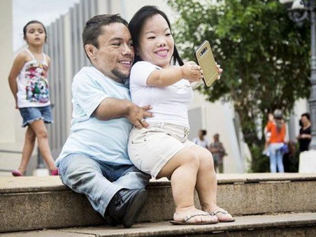 Bạn trẻ - Cuộc sống - Kết hôn sau 8 năm yêu, cặp đôi 90cm khó sinh con bây giờ ra sao?