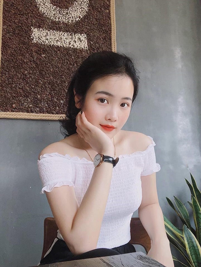 Hoàng Anh sở hữu chiều cao khá khiêm tốn so với càng nàng WAGs khác - 1m58. 