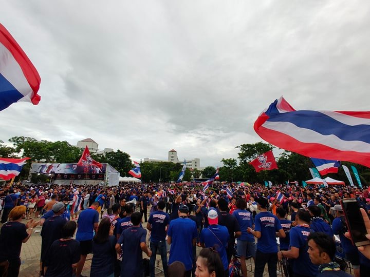 Có điểm trên sân Thái Lan, Fan Việt vỡ oà sau pha bóng thót tim phút bù giờ - 49