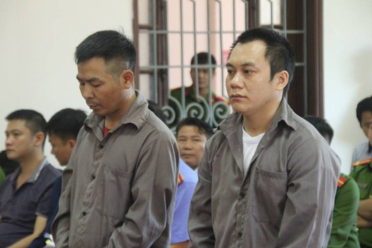 Hai bị cáo tại phiên toà: Ngô Văn Sơn (trái ảnh) và Lê Ngọc Hoàng (phải ảnh)