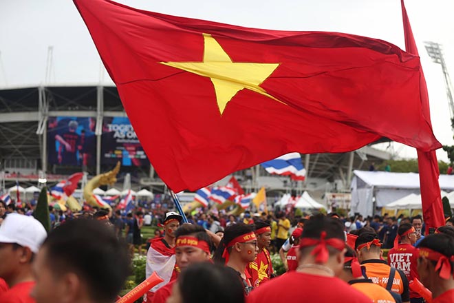 Theo ước tính có
khoảng 3000 CĐV Việt Nam đến sân để cổ vũ cho đội nhà