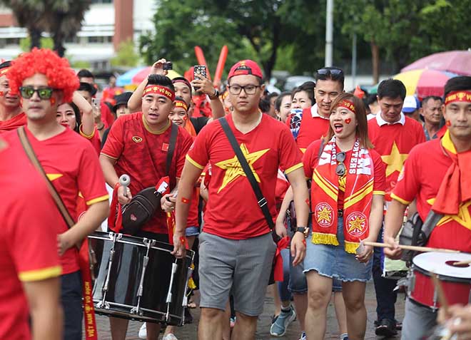 Nhiều fan Việt muốn
mua vé sang khu CĐV Thái nhưng BTC không đồng ý, đây cũng là điều
dễ hiểu để đảm bảo an toàn cho các CĐV