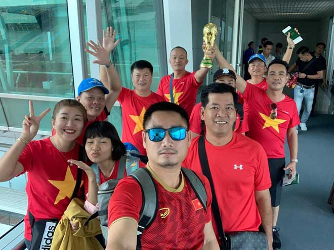 CĐV lên đường sang Thái Lan cổ vũ
ĐTVN