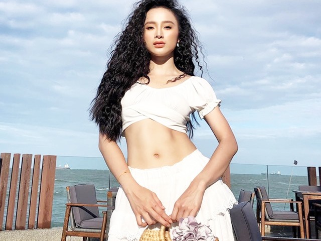 Thời trang - Phong cách thời trang của Angela Phương Trinh sau khi xong khóa tu dài
