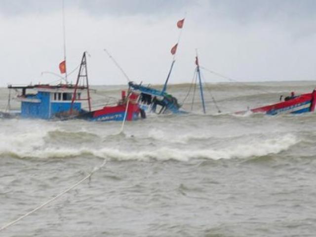 Tin tức trong ngày - Tàu cá bị sóng đánh chìm, 6 người chết và mất tích trên biển