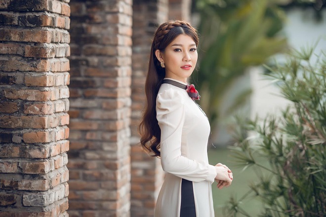 Cô cho biết muốn đi lên bằng sự nỗ lực của bản thân chứ không dùng hình ảnh của bạn bè để Pr cho bản thân mình