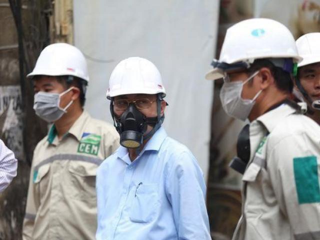 Tin tức trong ngày - Nóng 24h qua: Chủ tịch TP.Hà Nội nói về việc cán bộ đeo mặt nạ phòng độc, dân dùng khẩu trang