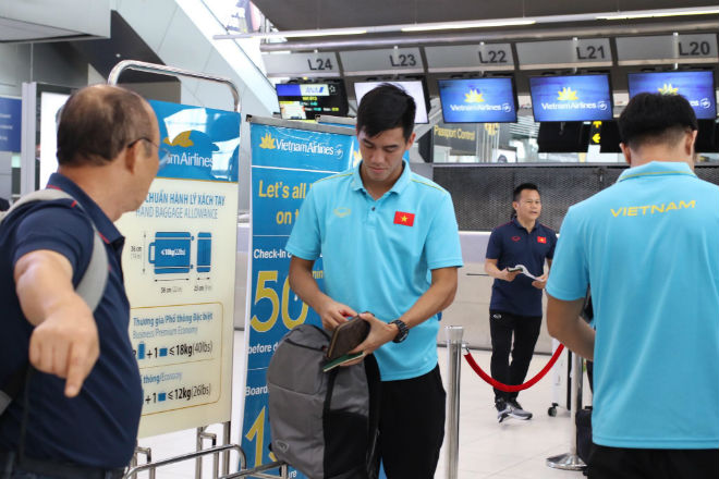 Tiền đạo
Tiến Linh cũng sẽ cùng ông thầy người Hàn Quốc bay sang Trung Quốc
tập trung cùng U23 Việt Nam đấu giao hữu với đối thủ láng giềng để
chuẩn bị cho SEA Games 30