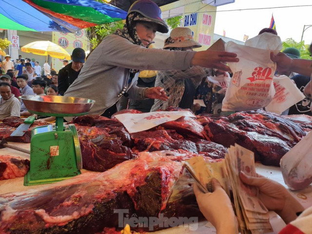 Thị trường - Tiêu dùng - Ngất ngưởng giá thịt trâu chọi Đồ Sơn
