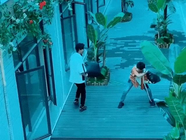 Video Clip Cười - "Tác dụng phụ" khi chúng ta có một đứa bạn thân