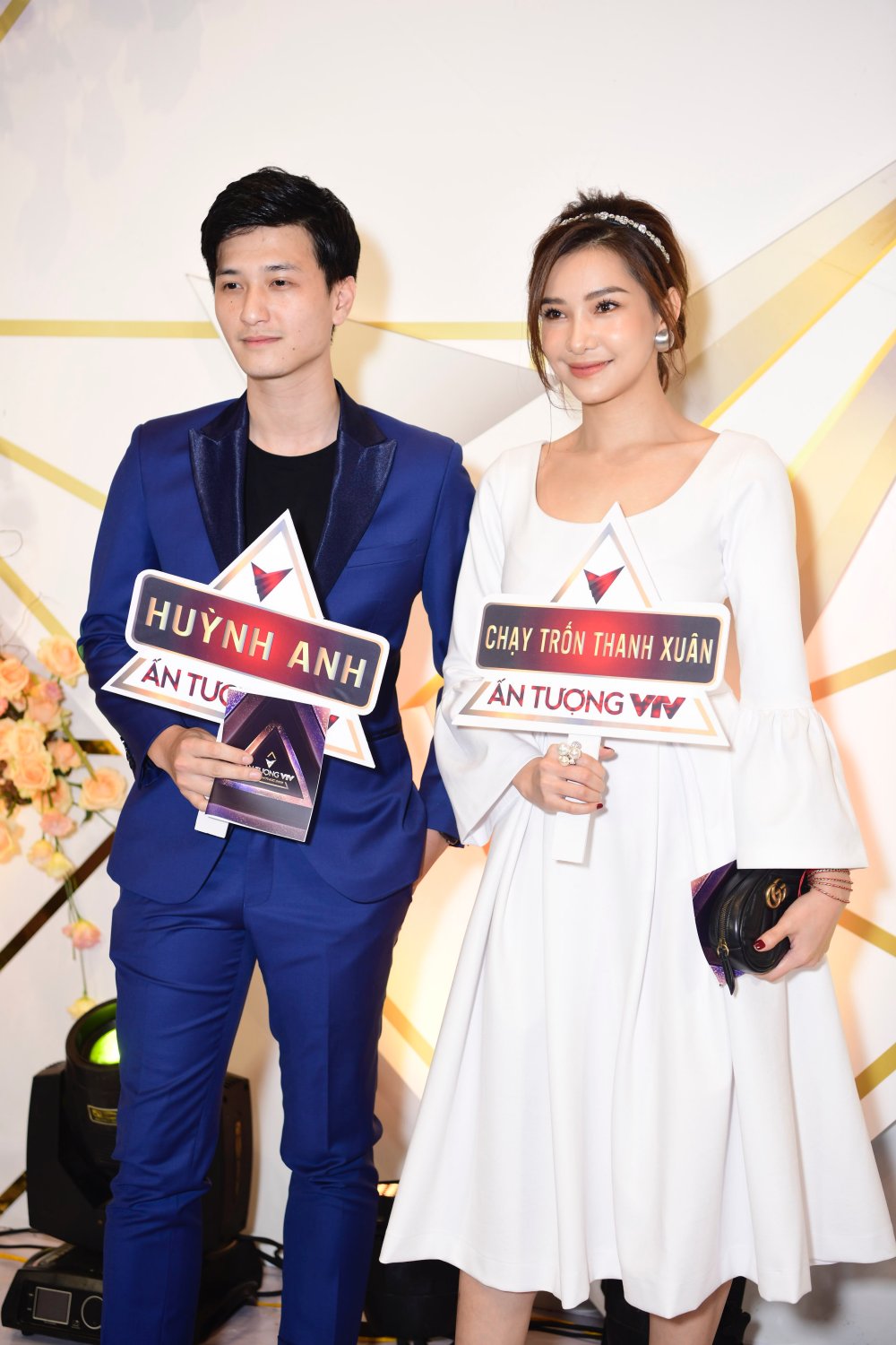 Huỳnh Anh và Lưu Đê Ly là 2 thành
viên đại diện cho đoàn làm phim Chạy trốn thanh xuân. 