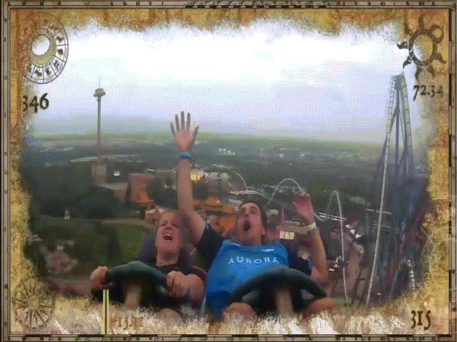 Phi thường - kỳ quặc - Người đàn ông phản xạ xuất thần, bắt được điện thoại bay khi đang chơi tàu lượn siêu tốc