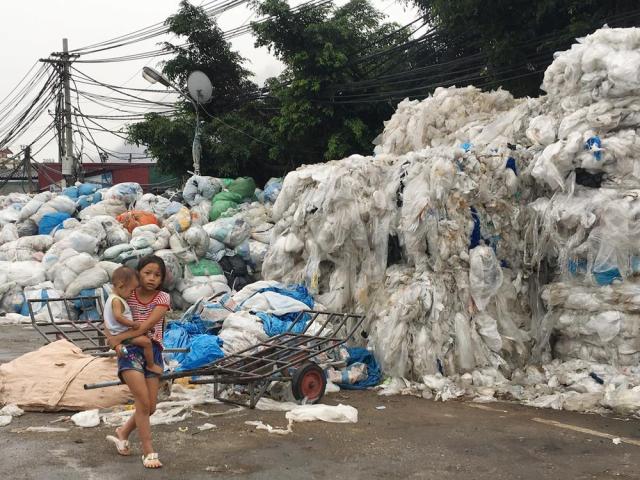 Thị trường - Tiêu dùng - Cựu cán bộ Hải quan thành lập công ty, nhập hàng cấm