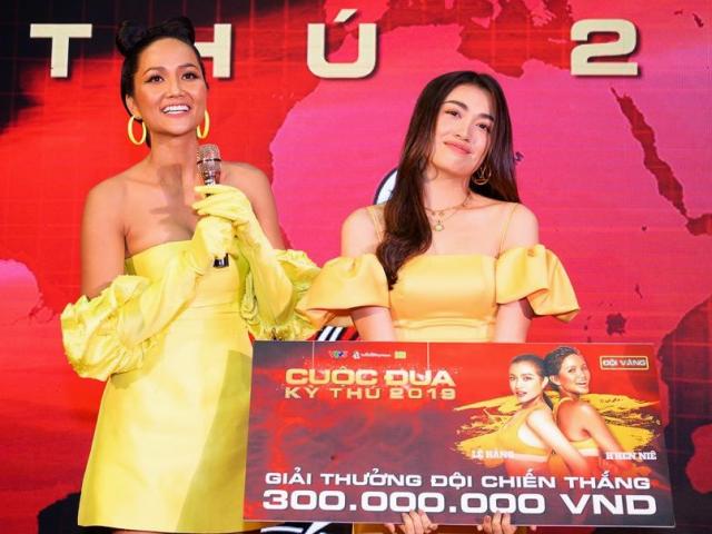 Giải trí - H'hen Niê - Lệ Hằng ẵm giải 300 triệu đồng nhưng tiết lộ dùng toàn bộ số tiền làm điều này