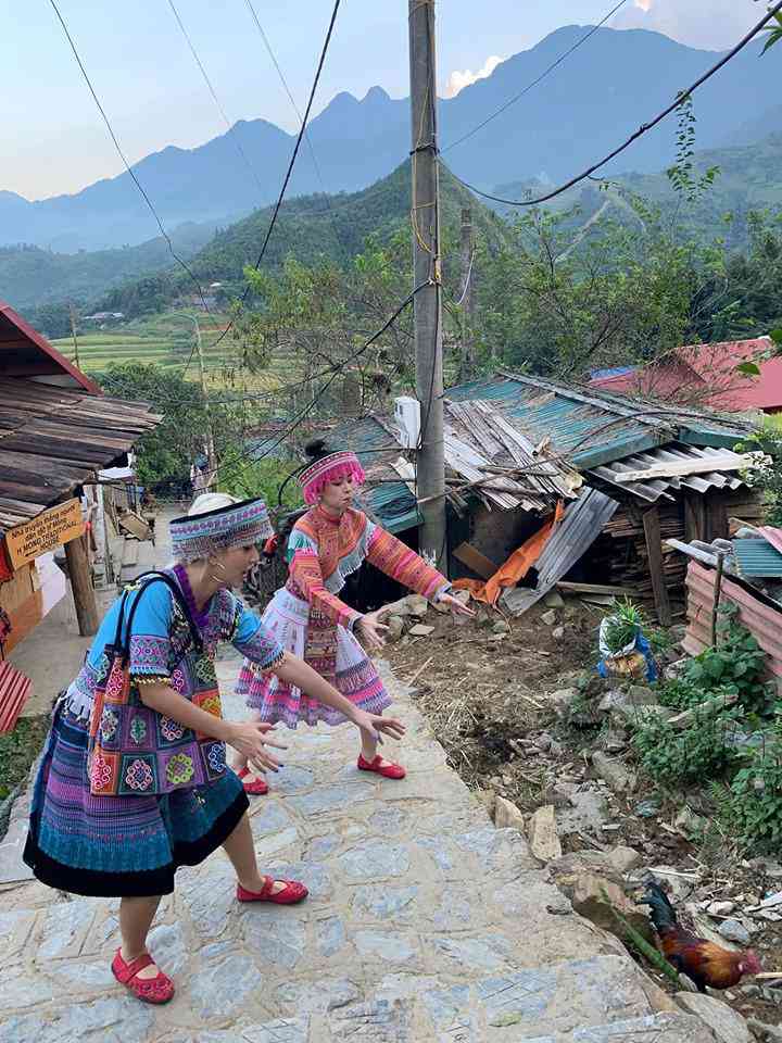 Chi Pu diện đồ dân tộc, so kè nhan sắc cùng &#34;nàng Mị&#34; Hoàng Thùy Linh - 6