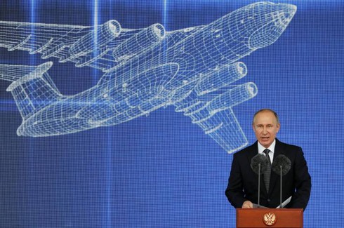 Tổng thống Nga Vladimir Putin tại triển lãm hàng không&nbsp;MAKS-2017. (Ảnh: Reuters)