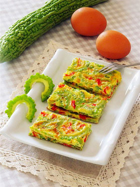 Trứng đúc mướp đắng vị ngon lạ.