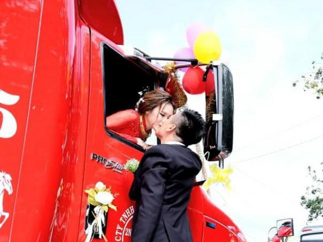 Tin tức trong ngày - Tài xế dùng 9 container đi rước dâu gây ‘bão mạng'