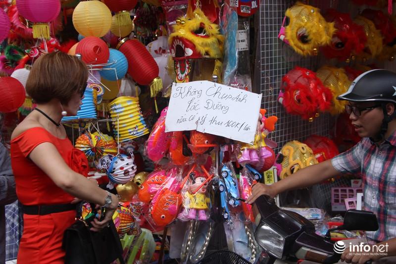 Thực hư chuyện chụp ảnh tại phố Hàng Mã phải mất phí 100.000/lần chụp - 2