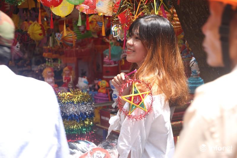 ... nhưng không phải bạn nào cũng ý thức và có cách ứng xử đẹp như chính những bức hình họ đang muốn ghi lại.