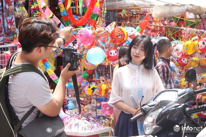 Thực hư chuyện chụp ảnh tại phố Hàng Mã phải mất phí 100.000/lần chụp - 9