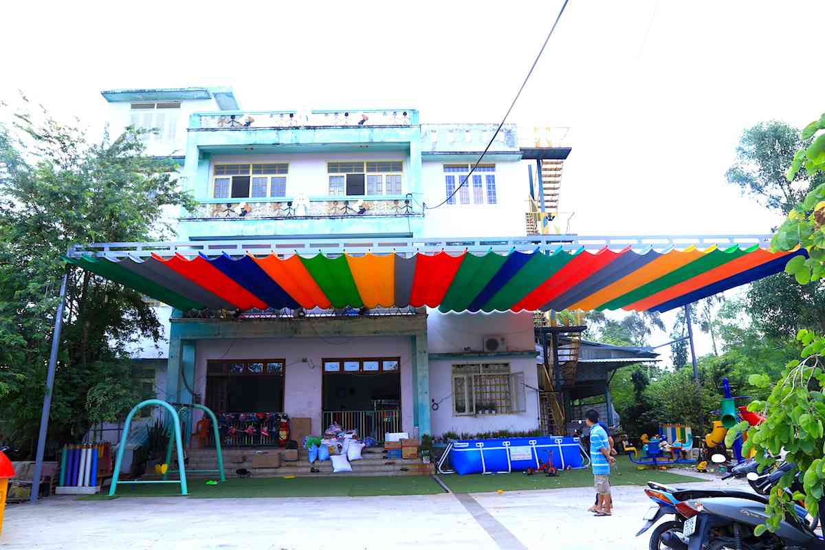 Căn nhà 3 tầng nằm trên phần đất có diện tích 2.500m2 trị giá hơn 100 tỷ đồng đã được ông Hiệp tặng cho các bé tại cơ sở bảo trợ trẻ em Thiên Thần. Ảnh: V.D