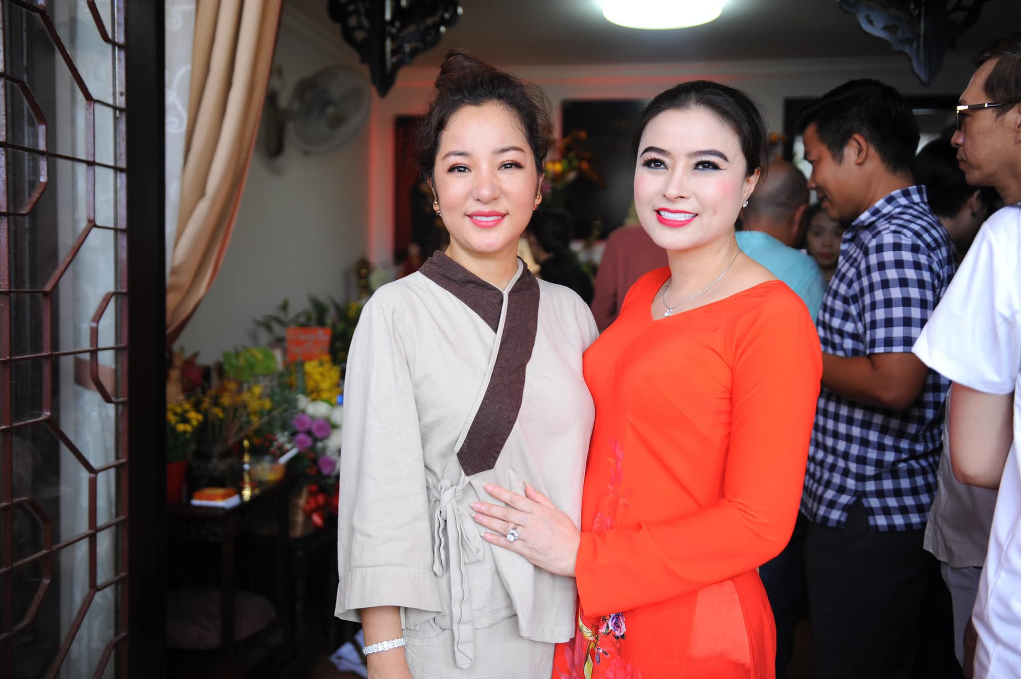 Thúy Nga lần đầu tổ chức cúng Tổ nghề ở Việt Nam sau khi sang Mỹ - 5