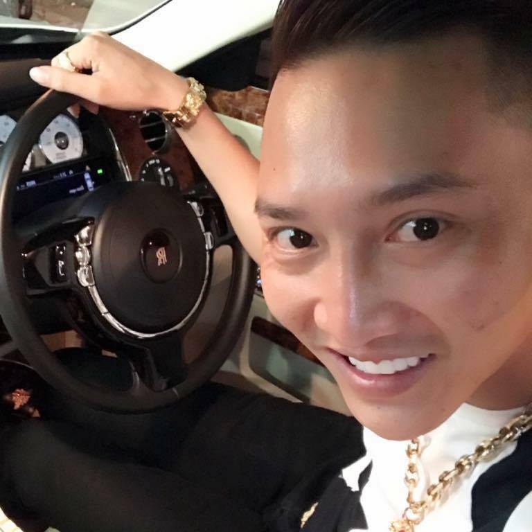 Huấn "Hoa hồng" được đưa đi cai nghiện ma túy.