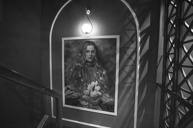 Thiết kế của D'art Bistro Cafe & Restaurant khiến nhiều người ấn tượng. Những bức tranh đặc biệt mà khách hàng có thể nhìn thấy ở những góc cũng vô cùng đặc biệt tại đây.