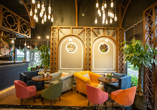 D'art Bistro Cafe & Restaurant không chỉ phục vụ quý khách các loại đồ uống mà còn đem đến cho khách hàng một menu đồ ăn, được tạo ra từ bàn tay của các đầu bếp chuyên nghiệp của các khách sạn 5* chắc chắn sẽ làm hài lòng cả những người khó tính nhất.