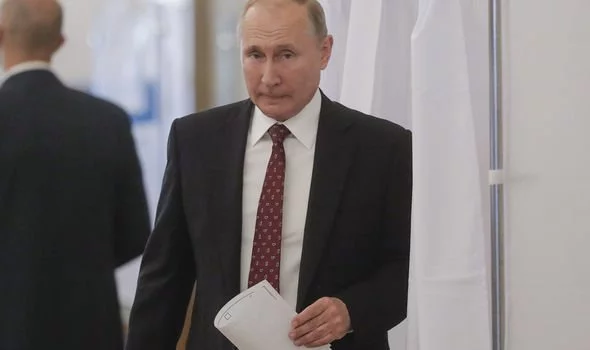 Ông Putin tham gia bỏ phiếu ở Moscow.