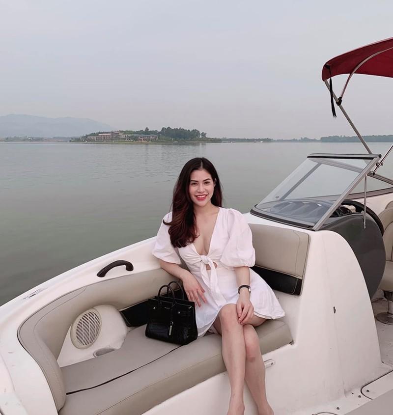 Sau ly hôn, vợ cũ diễn viên Việt Anh có tình mới? - 7