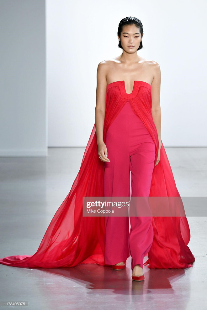 Siêu mẫu nội y Elsa Hosk làm vedette show Công Trí tại New York Fashion Week - 4
