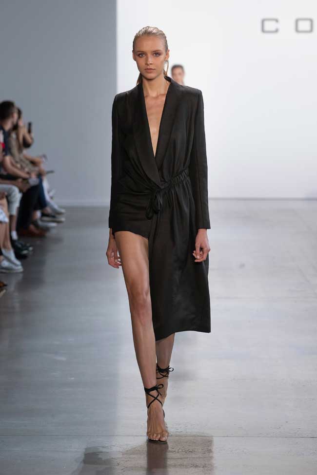 Bộ sưu
tập thứ 2 mang nhiều thiết kế với nét hiện đại đúng nhịp thở của
New York và phù hợp với 1 BST ready to wear.