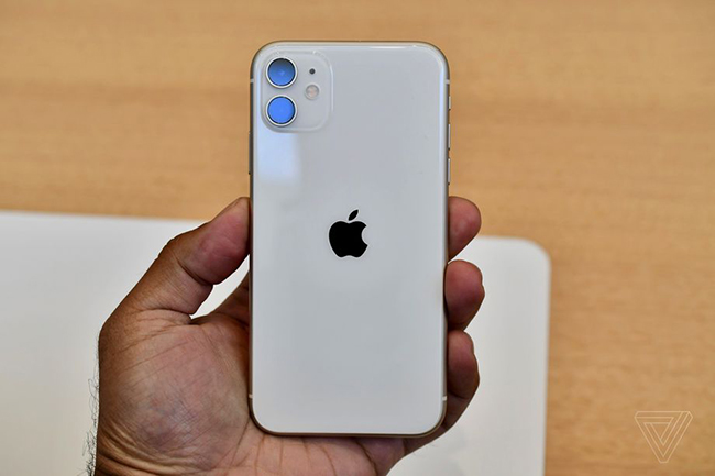 Camera sau kép của iPhone 11 có khả năng chụp ảnh góc rộng và cả chụp ảnh tele 2X.