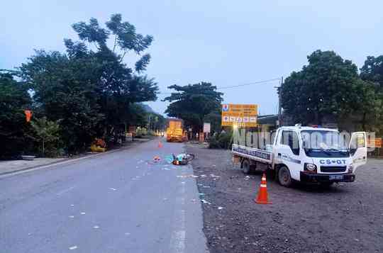Lực lượng CSGT có mặt để làm rõ nguyên nhân tai nạn