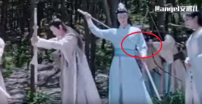 Dân mạng tranh cãi dữ dội vì loạt đồ "xuyên không" trong phim Trung Quốc - 9