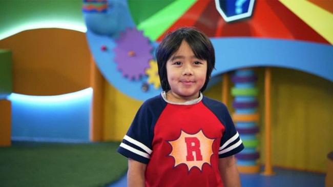 Đây là kênh dành cho trẻ em. Bé Ryan, 8 tuổi thực hiện các clip đánh giá về đồ chơi cùng gia đình và khoe bộ sưu tập đồ chơi của mình.