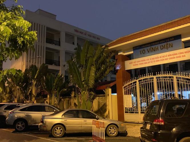 Không chỉ khu dân cư, tại 170 Đê La Thành, lâu nay thầy và trò của Trường học trung học cơ sở Tô Vĩnh Diện phải học và sống chung cùng cơ sở sản xuất của hai đơn vị là Công CP Dược phẩm Hà Nội và Cty&nbsp;TNHH B.Braun-chuyên sản xuất về dịch chuyền trong y tế. Ngôi trường và các cơ sở sản xuất này chỉ cách nhau bức tường nhỏ, hàng ngày thầy trò phải dạy và học trong tiếng ồn phát ra từ các cơ sở sản xuất.