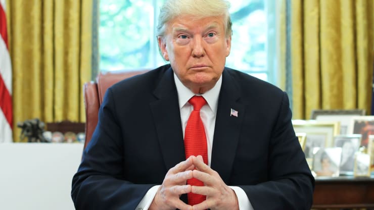 Donald Trump càng chia sẻ các dòng trạng thái trên Twitter nhiều hơn, thị trường thế giới càng trở nên bất ổn (Nguồn: CNBC)
